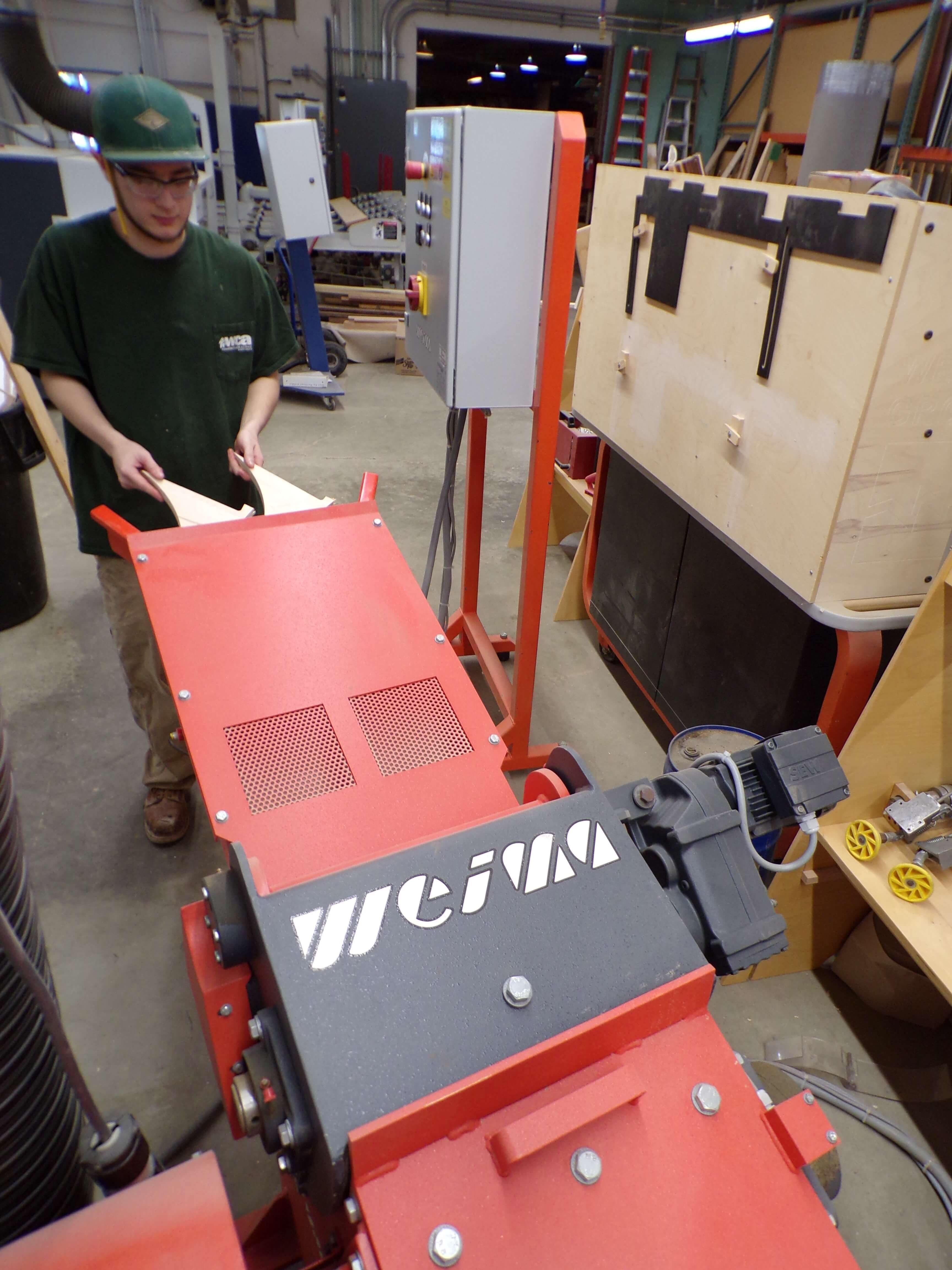 woodworking training at the WEIMA WLH horizontal shredder