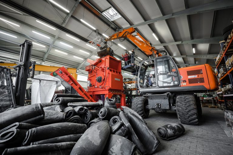 WEIMA shredder shreds waste