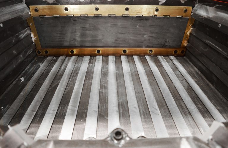 Pusher shredder with segmented base