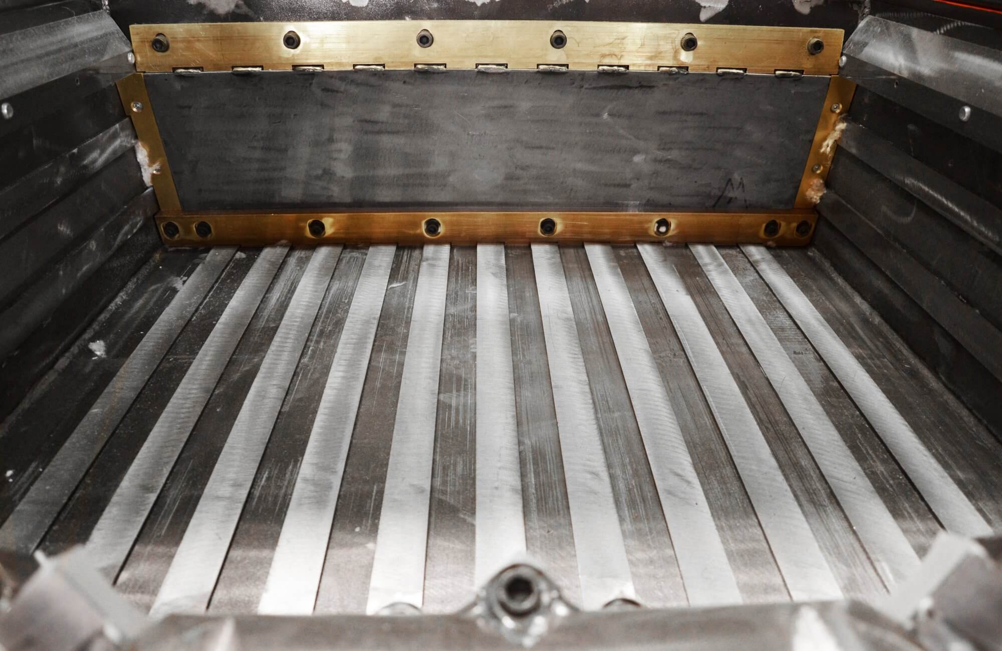 Schieber Shredder mit Segmentboden