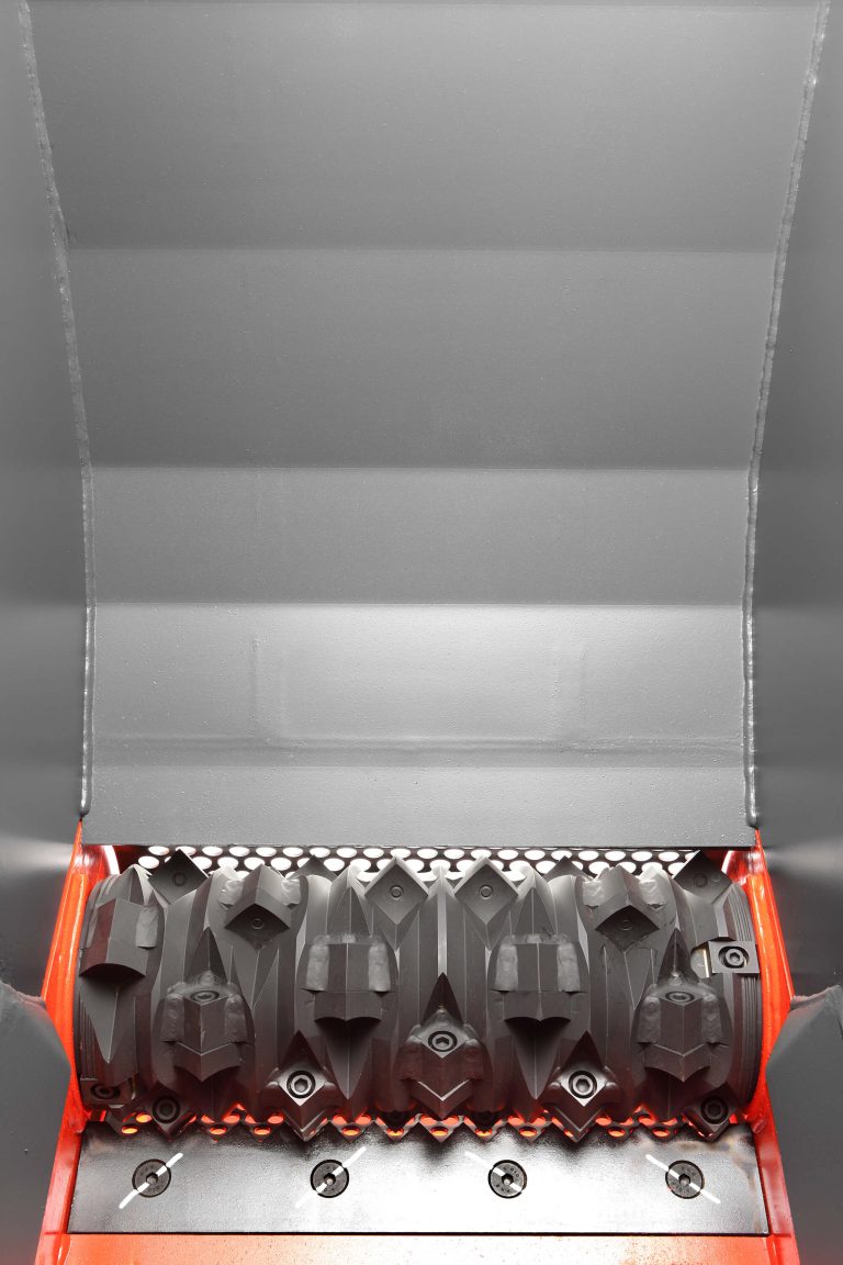 A rotor and cutting knives within the WL4 hopper