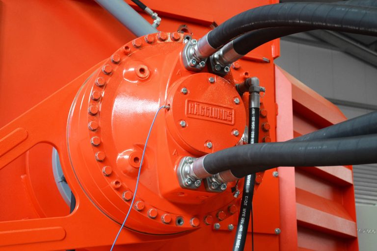 Haegglungs Hydraulikantrieb an einem WEIMA PreCut Shredder