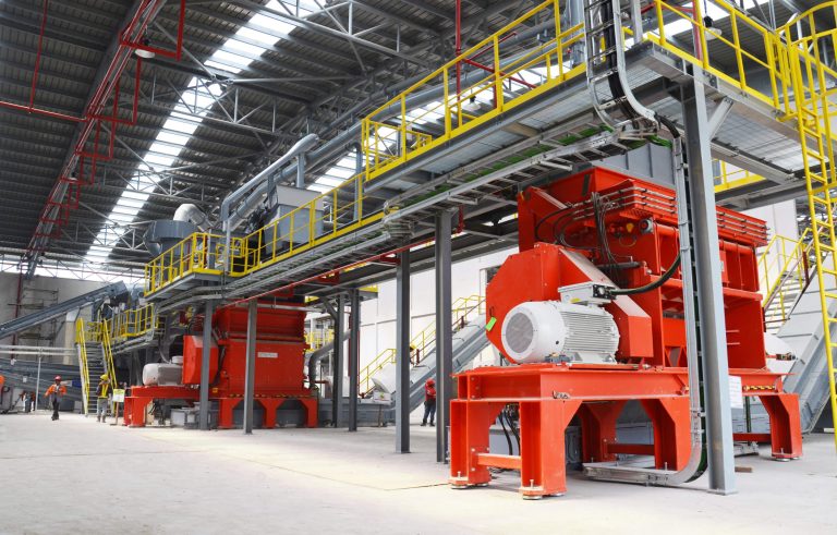 Two WEIMA FineCut 3000 single-shaft shredders shred waste for substitute fuel in cement production
