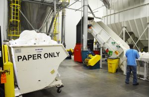 Produktionsabfälle aus der Papierproduktion werden direkt recycelt