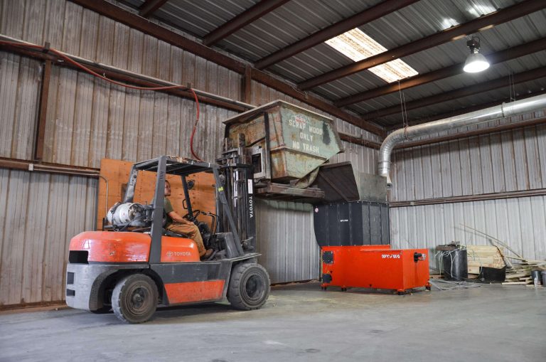 WEIMA shredder in production hall