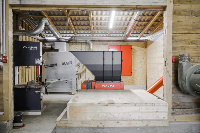 WEIMA WL 6 shredder in a carpentry workshop