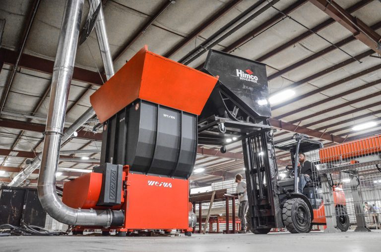 Shredded material is discharged from WEIMA WL 8 shredder by air extraction