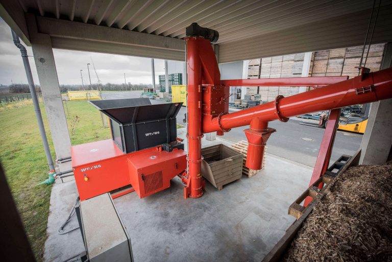 WEIMA WL 15 shredder shreds pallets