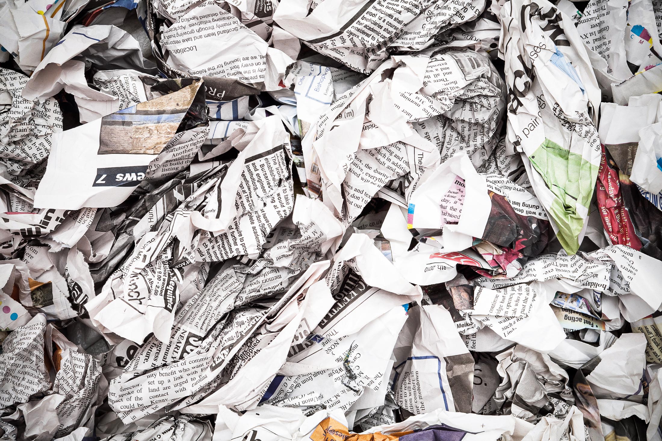 Zerknülltes Zeitungspapier