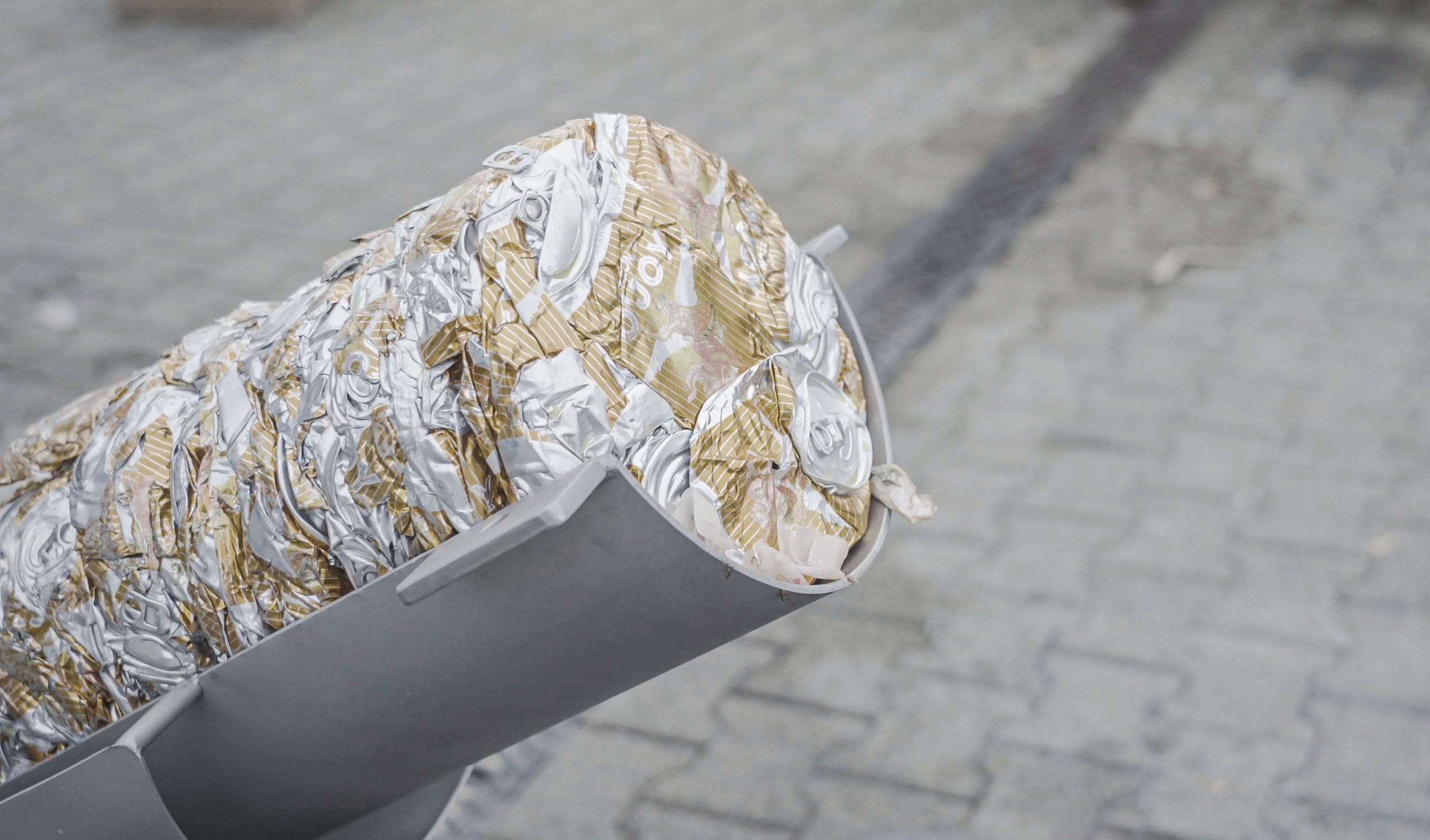 Compressed discs of beer cans