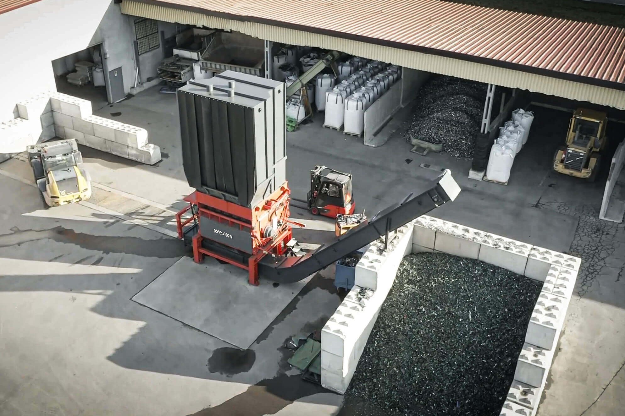 PowerLine 2500 shredder from the air at Veolia Sweden