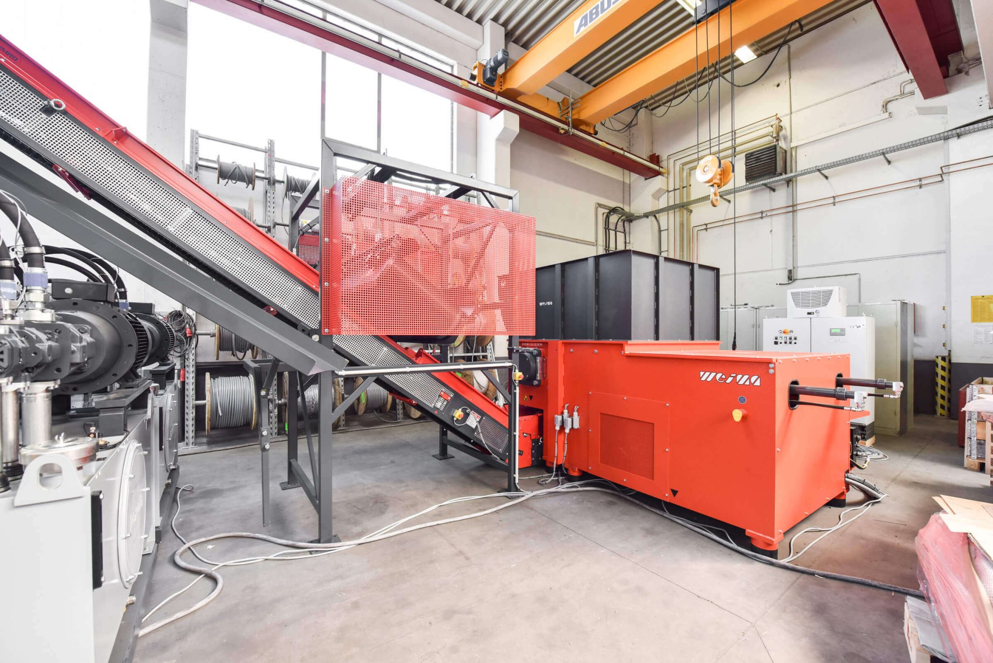 Shredding and recycling europallets WEIMA Maschinenbau