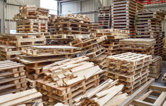 Overleven Productiecentrum Waarnemen Shredding and recycling euro-pallets - WEIMA Maschinenbau