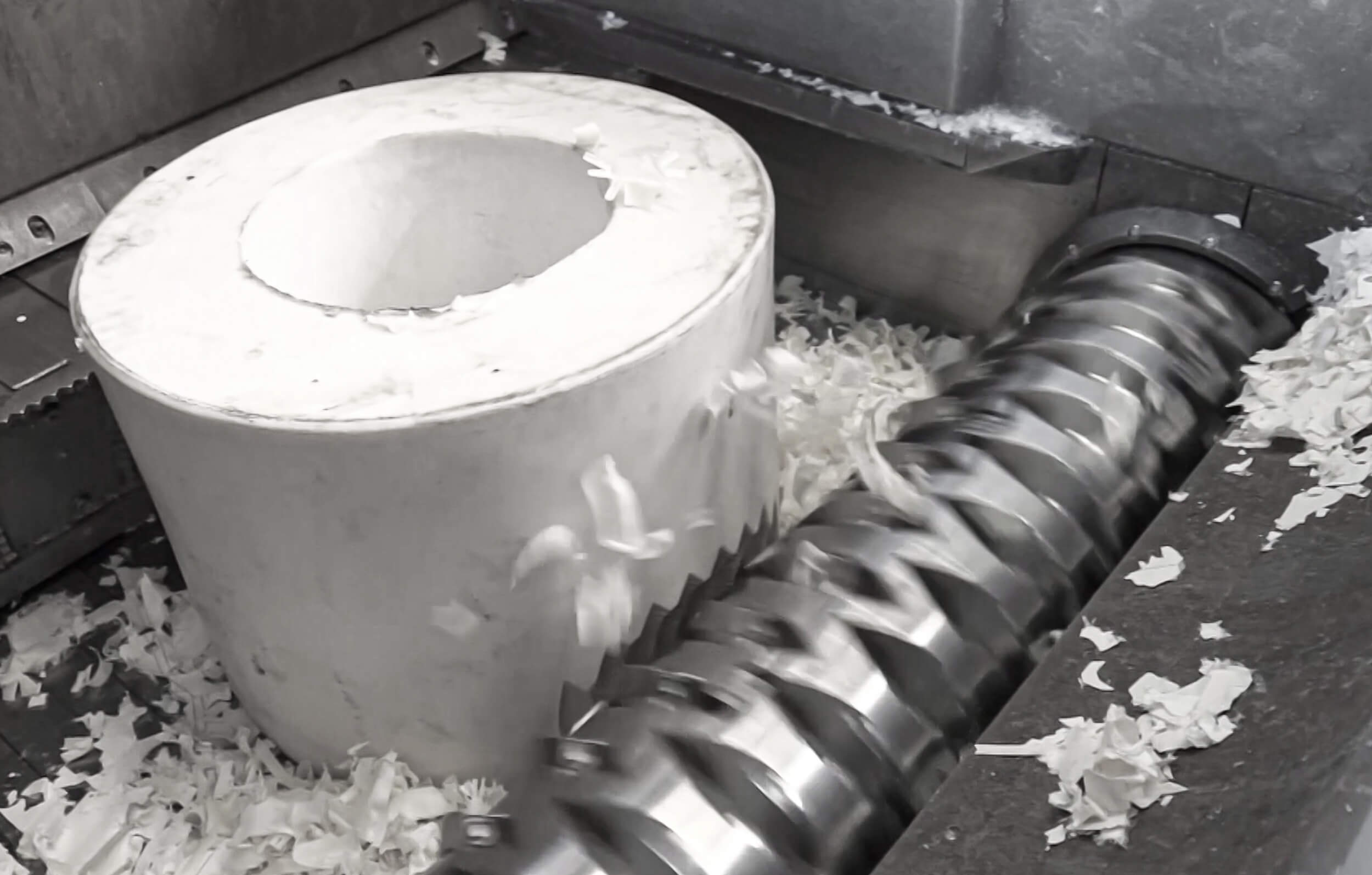 Shredding plastic pipes with very big walll thickness