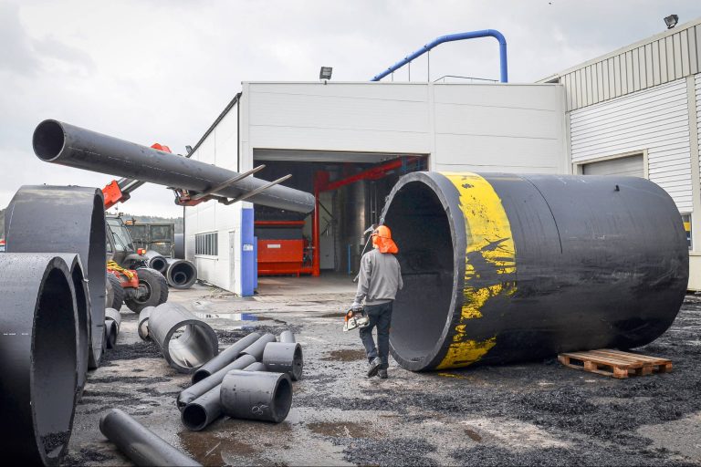 Delivery of HDPE pipes for the recycling process