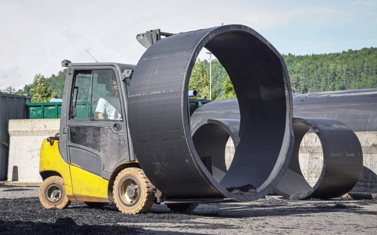 Pipeline pipes are transported with wheel loader