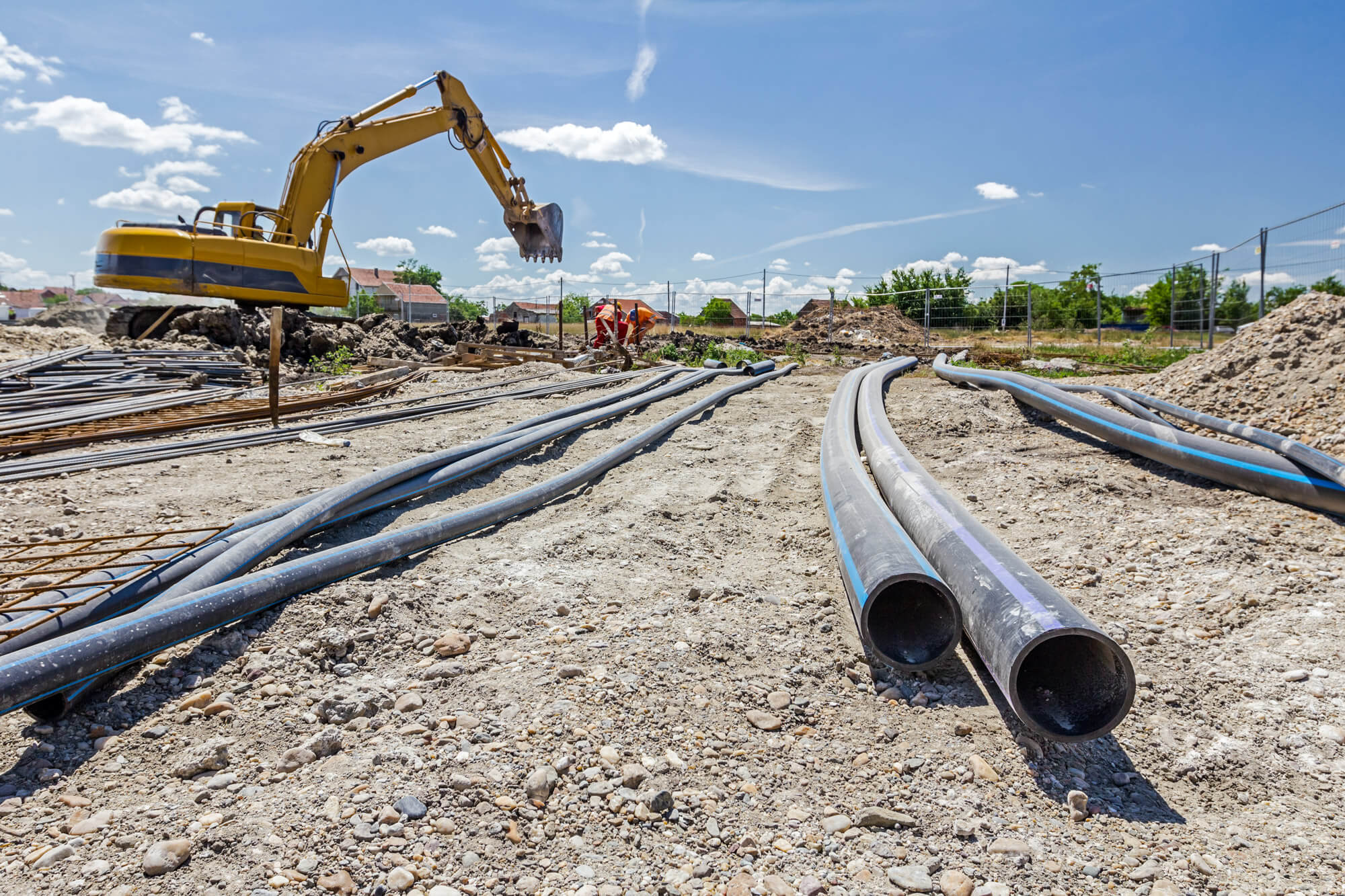Long PE-HD plastic pipes are used during construction