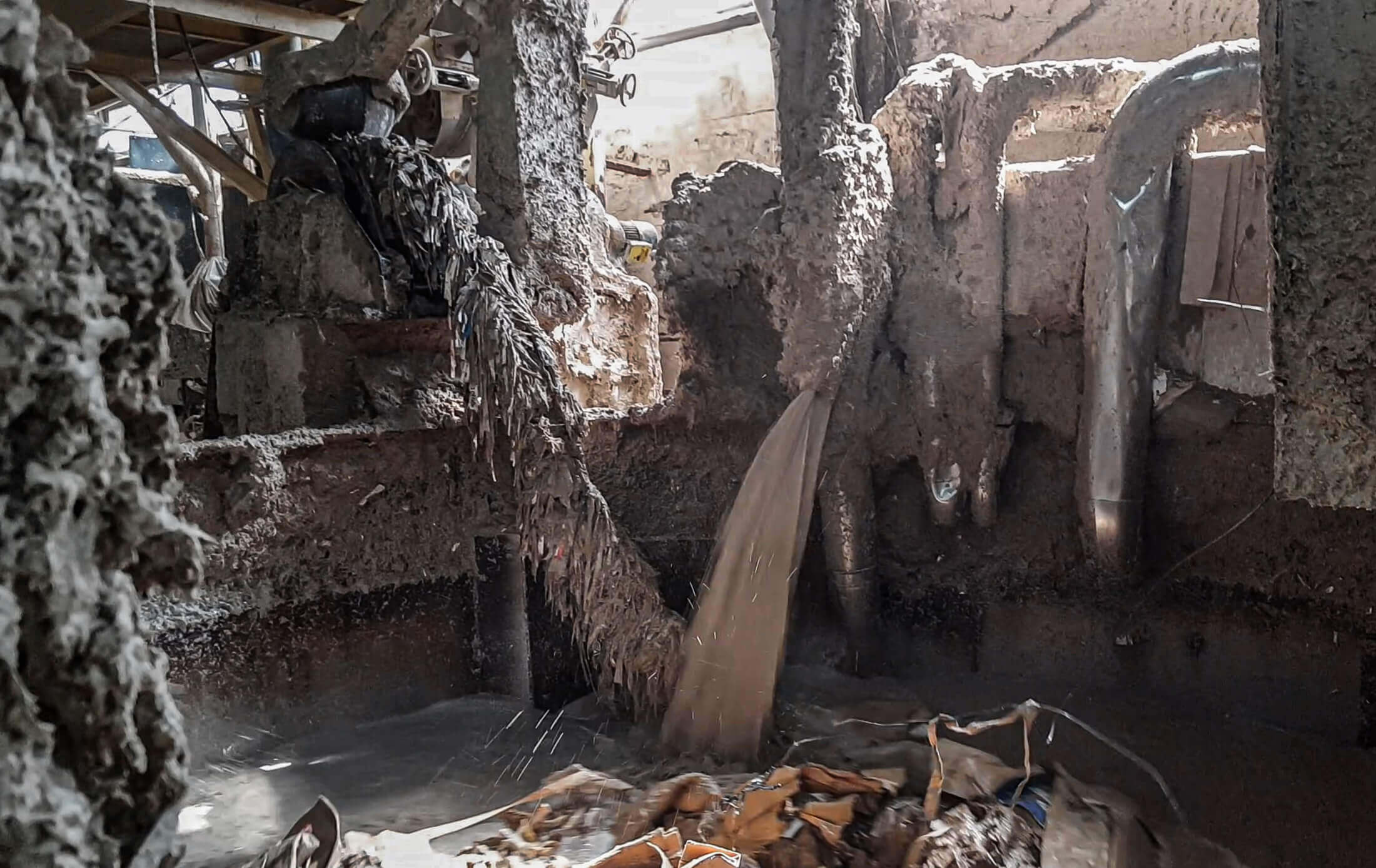 Waste paper recycling in the pulper