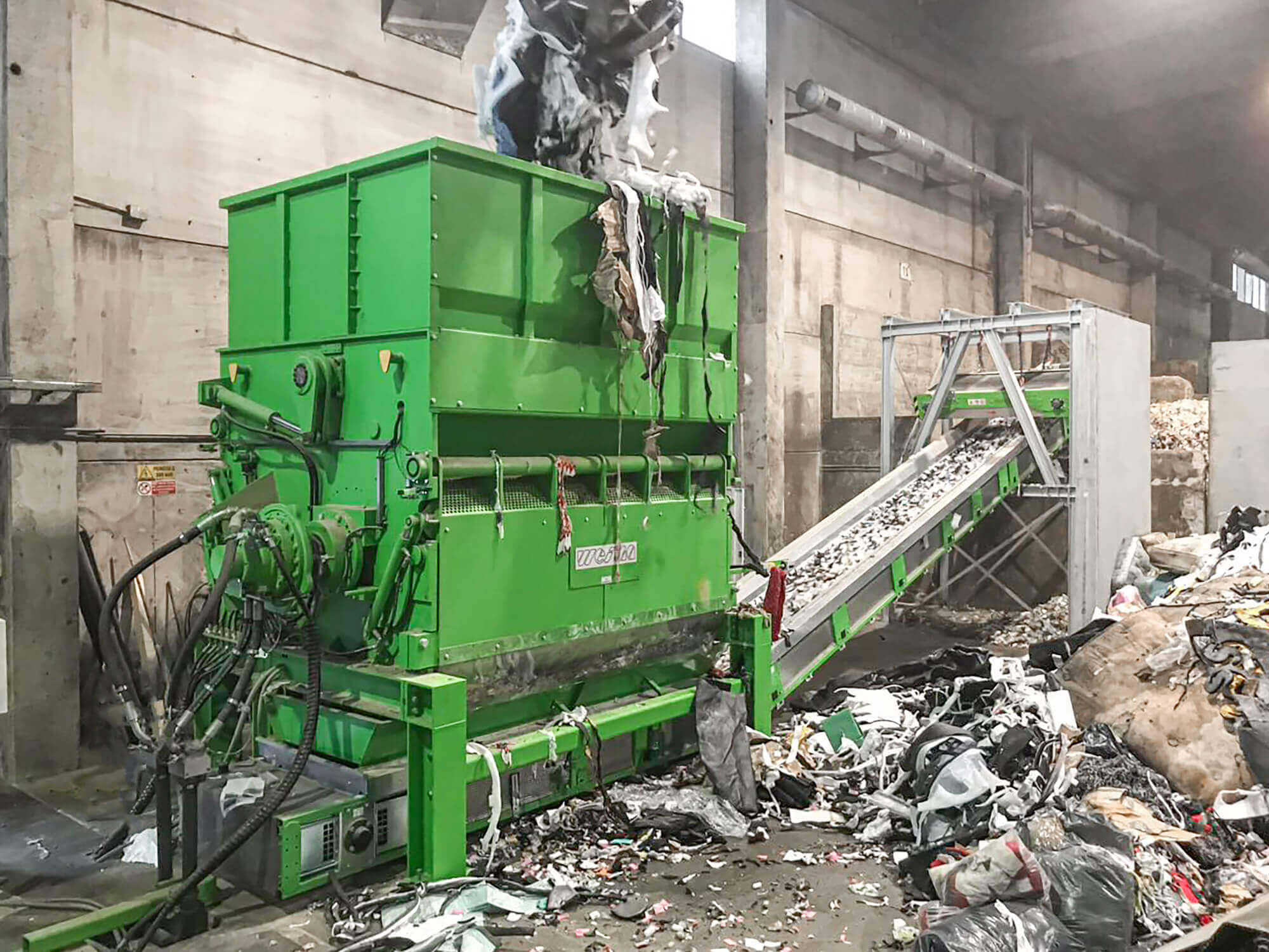 Industrieabfall Zerkleinerung mit WPL 3000 Shredder von WEIMA in Italien