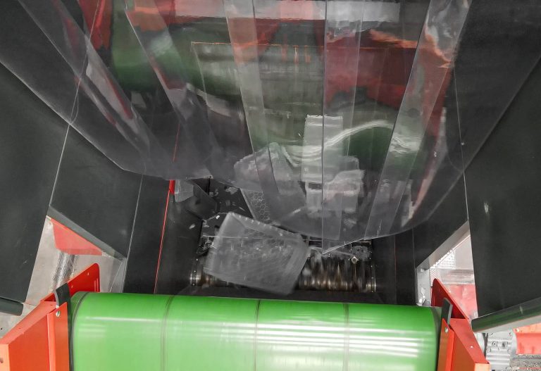 Production plastic waste shredder look inside W5.14