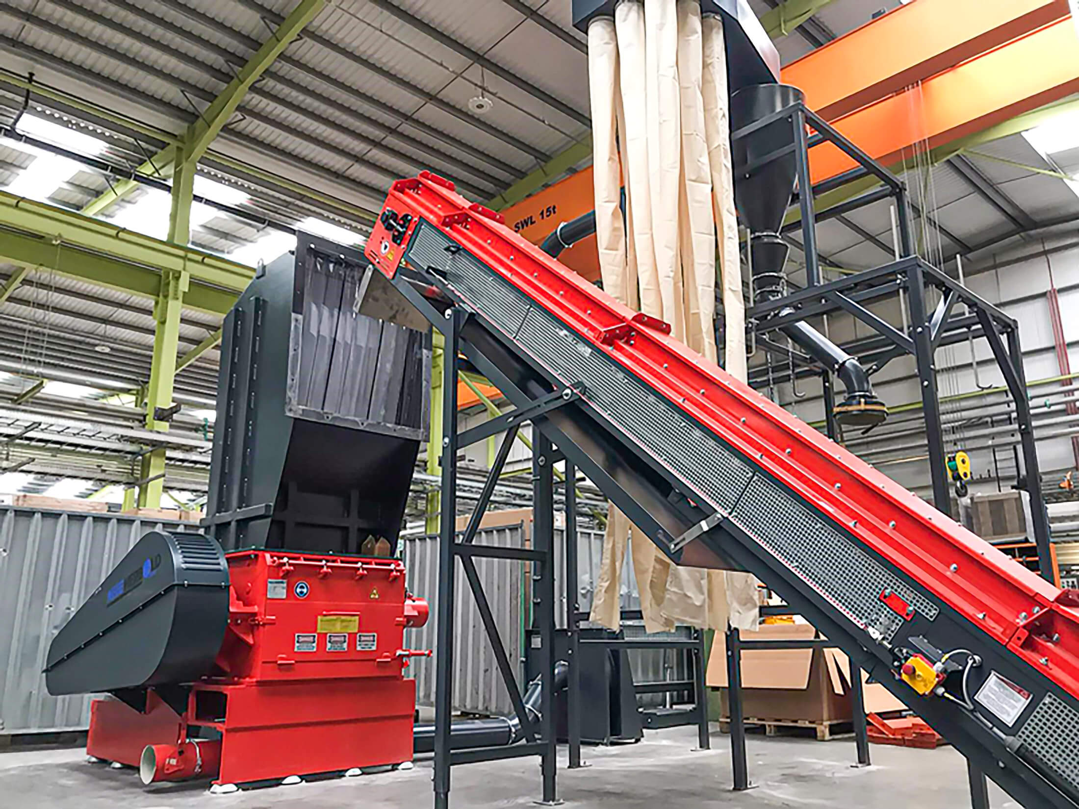 Secondary shredder granulator from Neue Herbold for fine shredding of plastic boxes