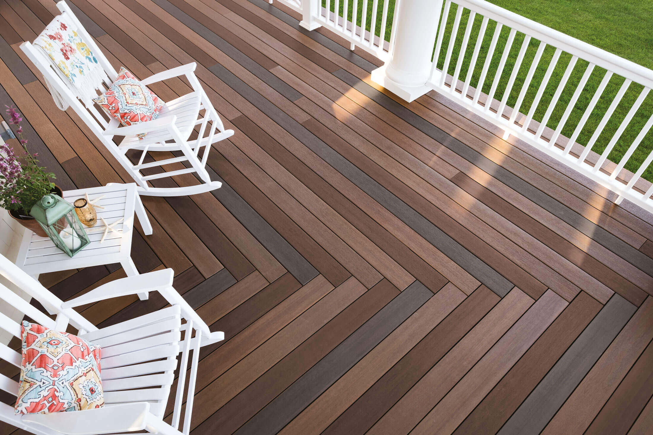 dark fiberon decking with white rocking chairs