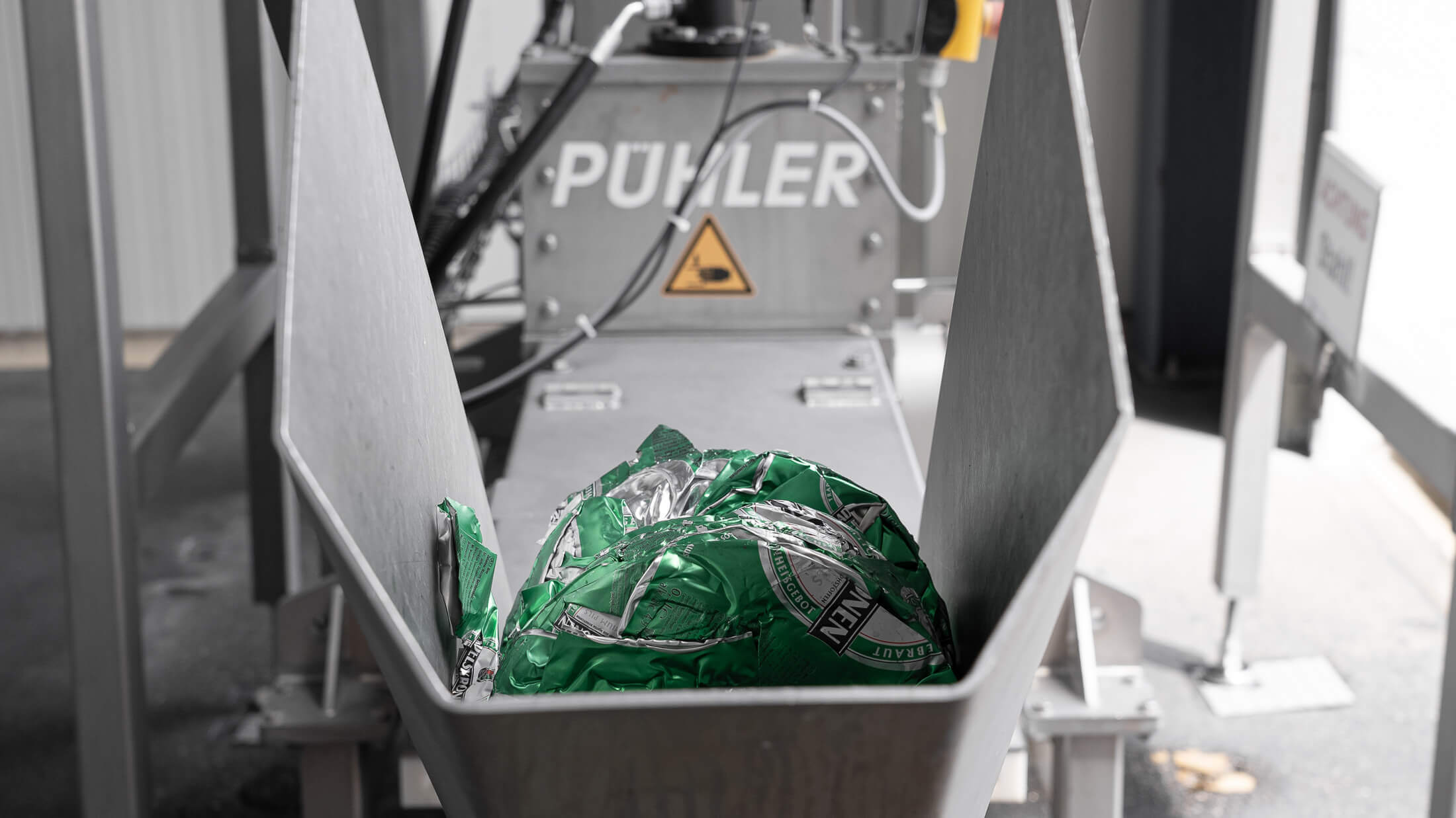 puehler presse austrag mit grünen presslingen