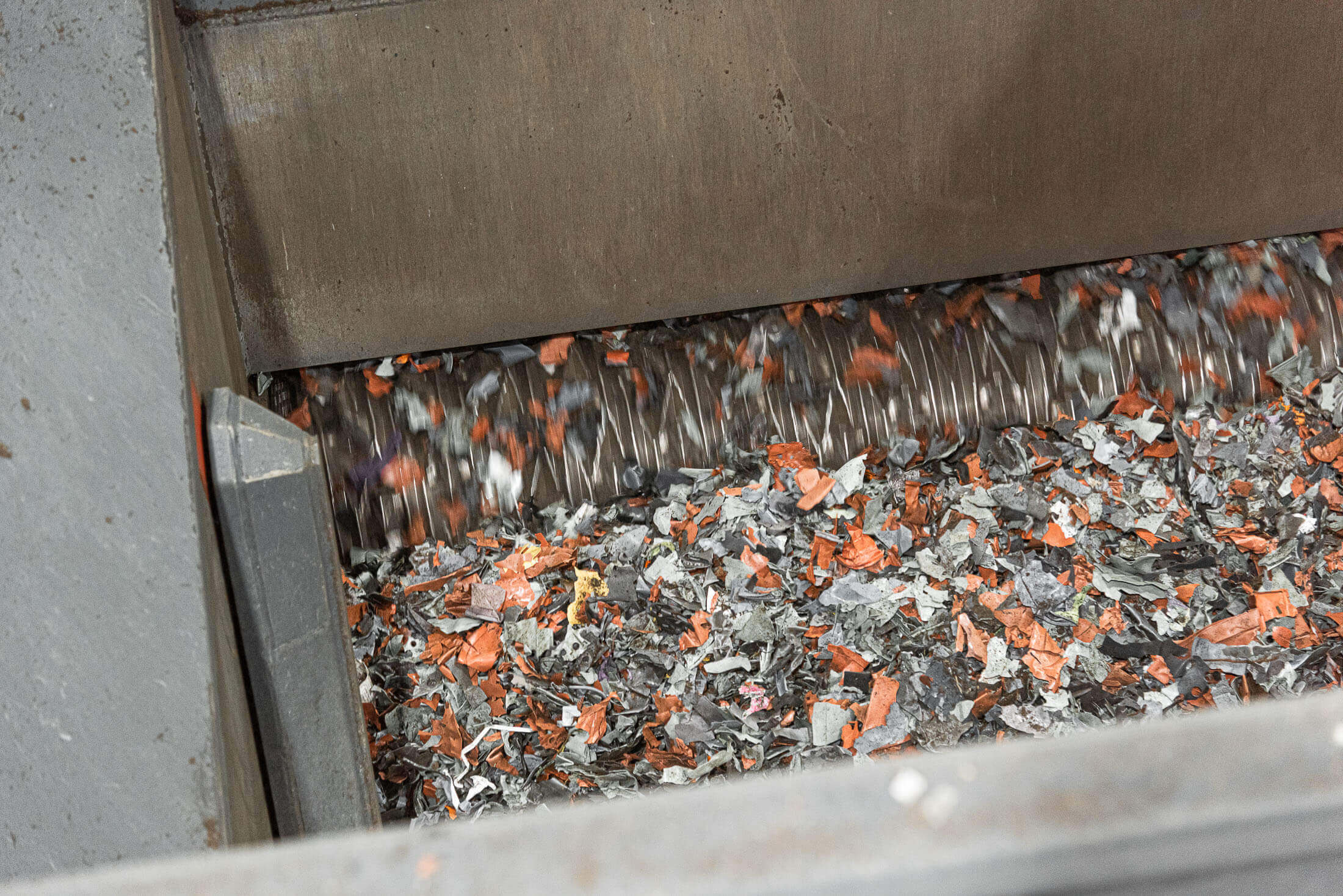 Flower pots during the shredding process on a WEIMA single-shaft shredder