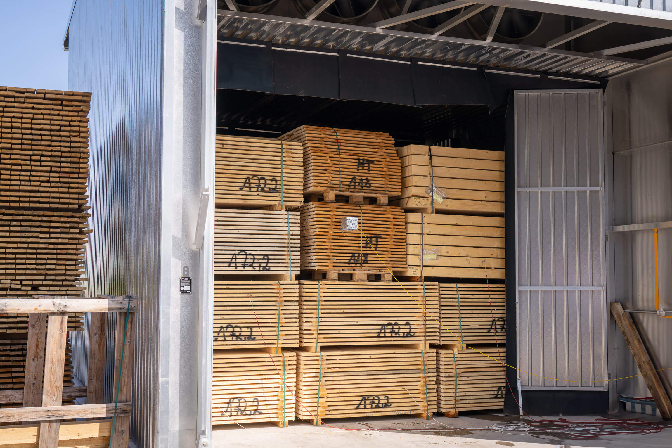 Blick in die Trockenkammer von Mühlböck Holztrocknungsanalagen GmbH