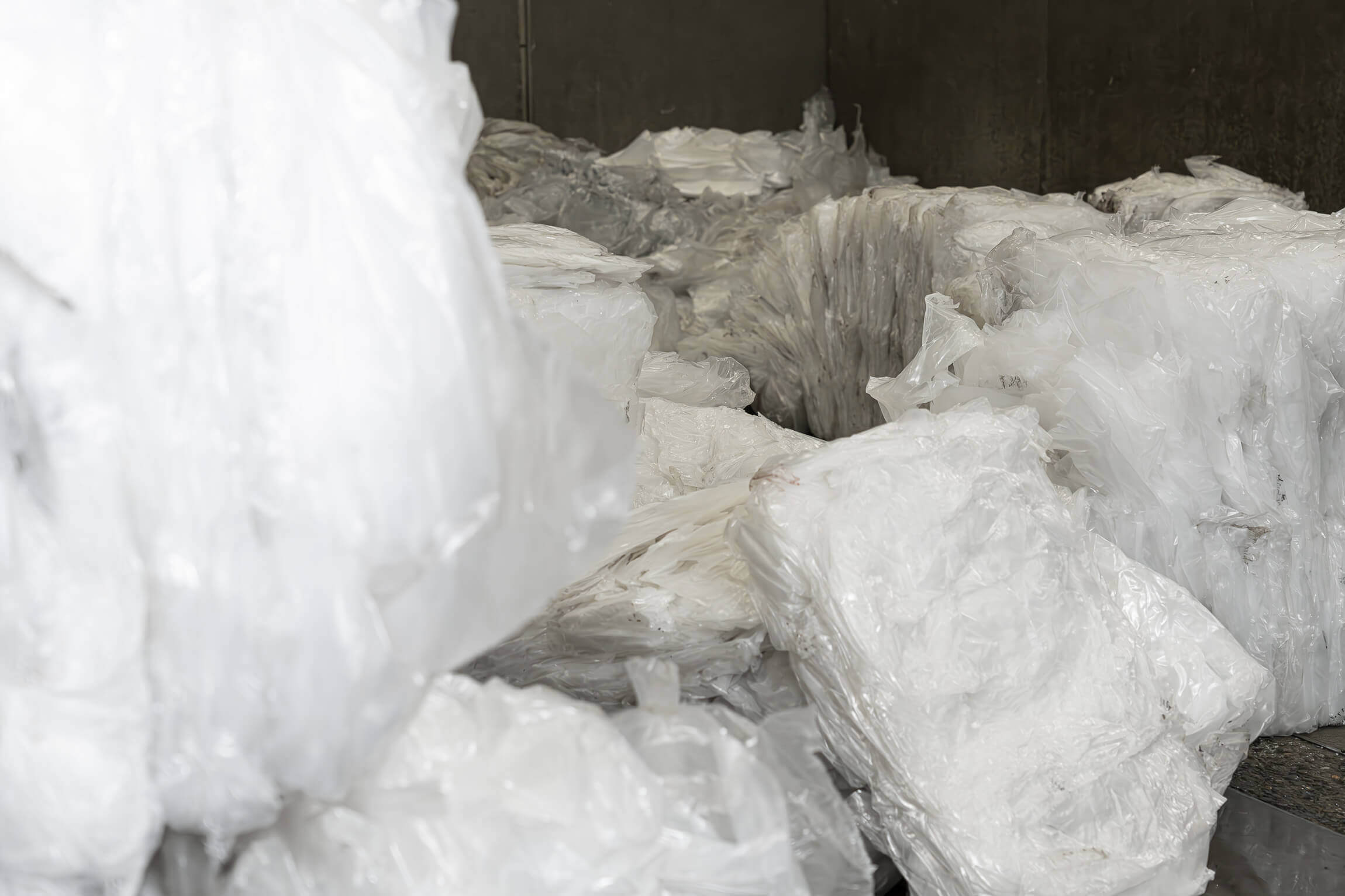 Ein Berg von weißer bzw. transparenter LDPE-Folie