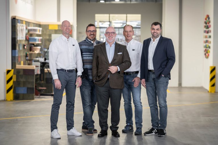 Fünf männliche Mitarbeiter von WEIMA, in der Mitte Martin Friz, der Inhaber