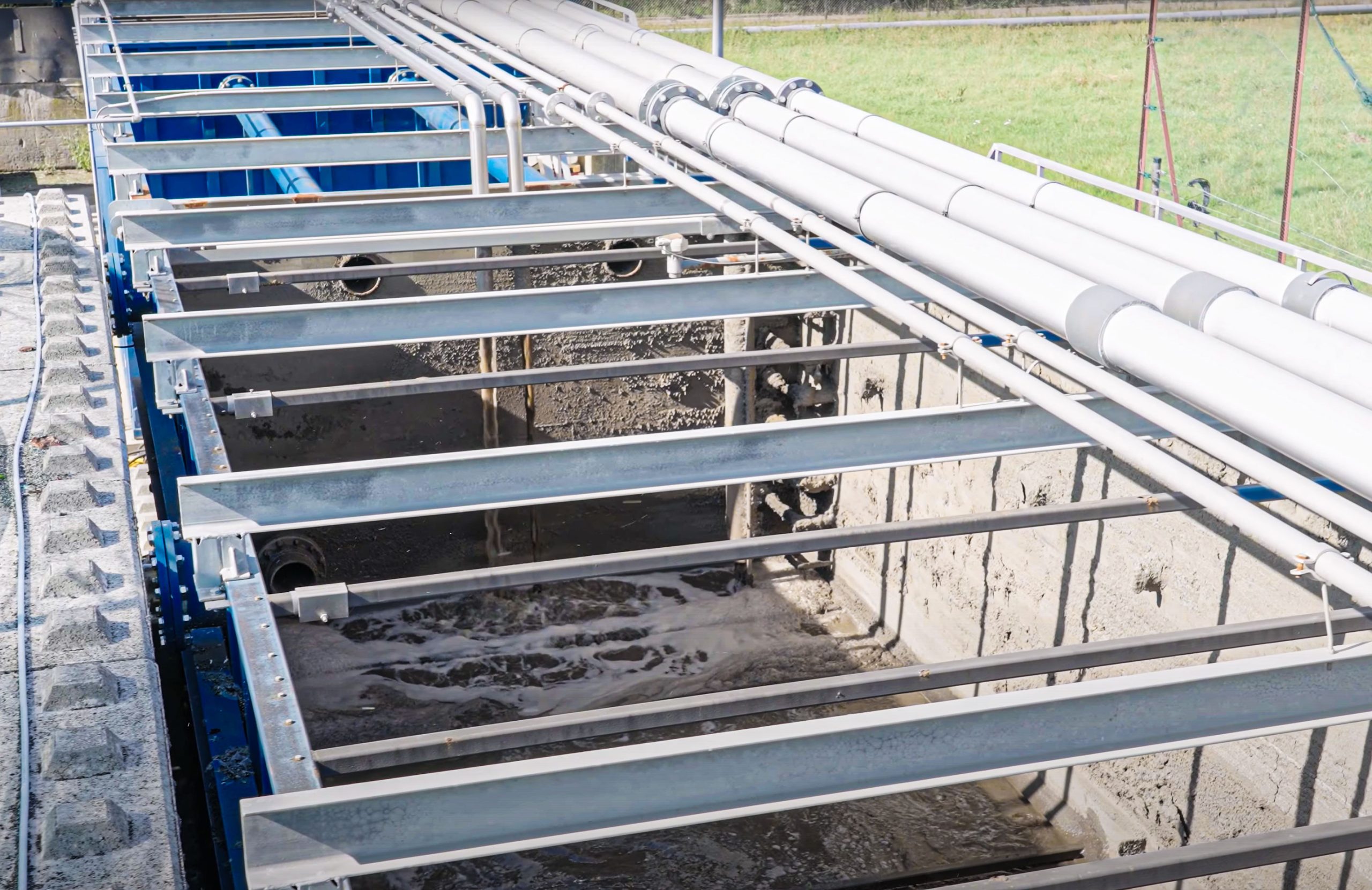 Mit Abwasser gefüllt Kläranlage für das Waschen von Kunststoffabfällen