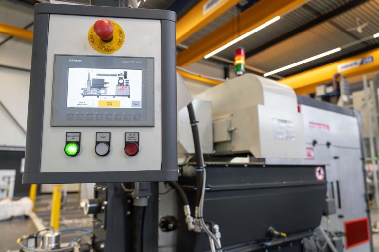 Im Vordergrund das das Bedienpanel der WEIMA TH 1500, im Hintergrund die TH 1500