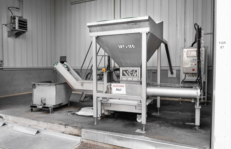 Silver G.200 drainage press is in operation within a production hall.
