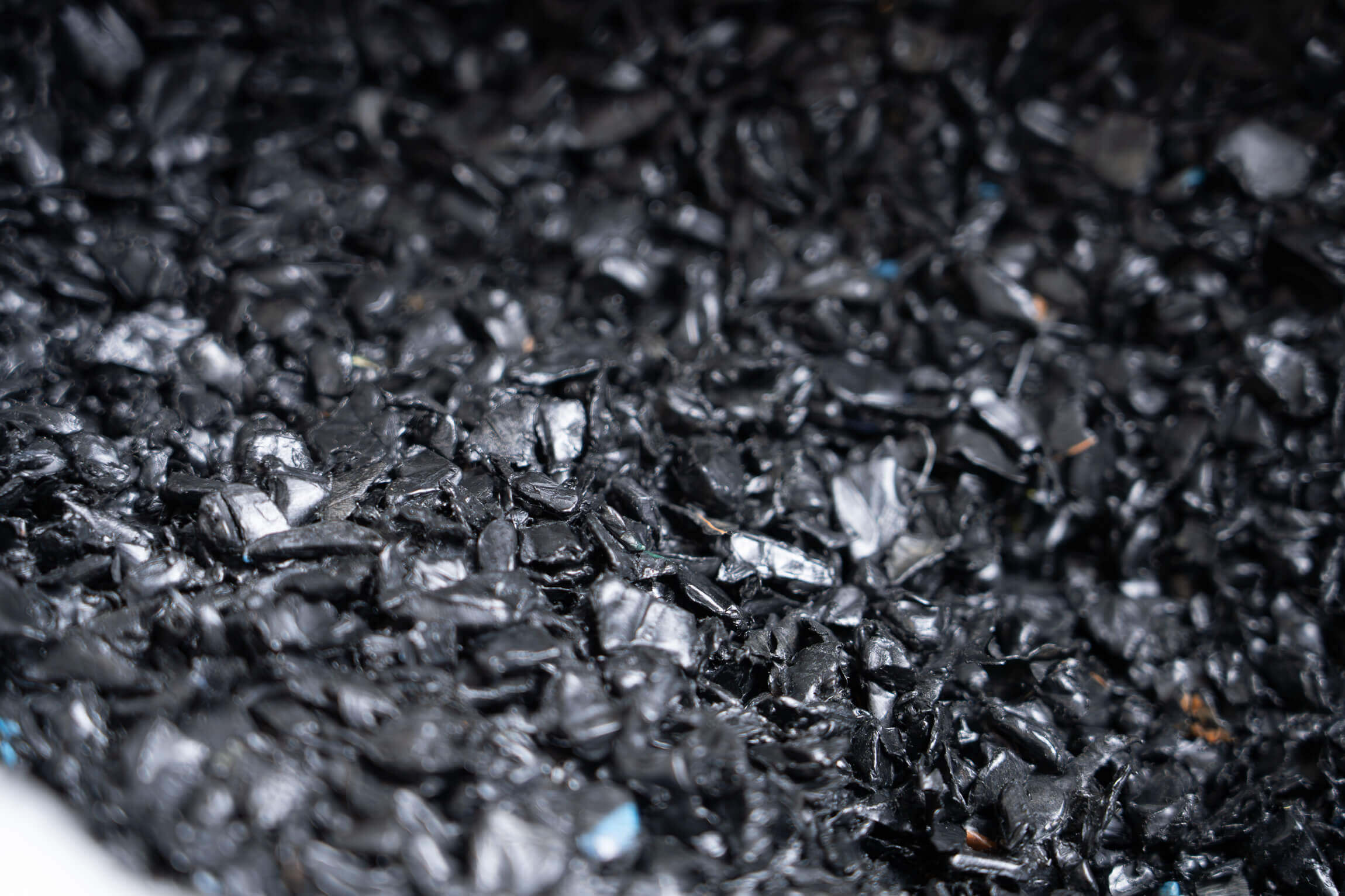 viele zerkleinerte HDPE-Rohre