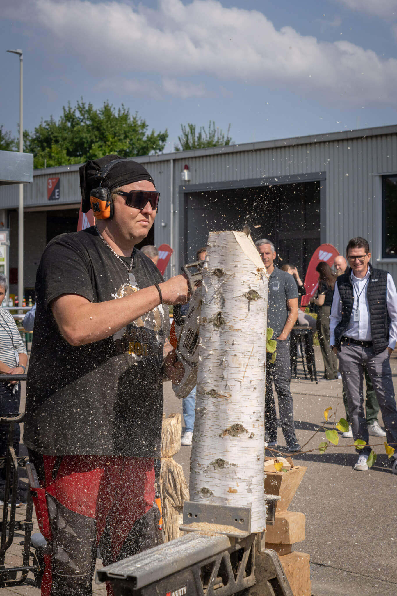 Locke sägteine Skulptur aus Buchenholz