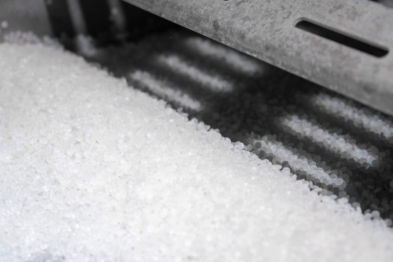 Hochwertiges weißes Regranulat nach der Extrusion