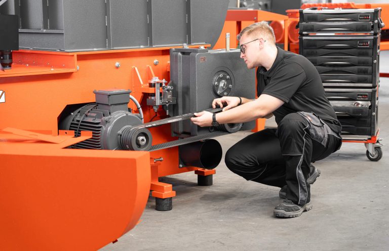 WEIMA service technician checks the V-belts of the drive.
