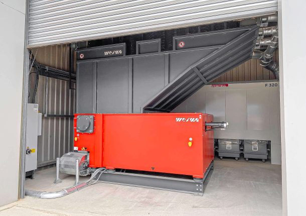 a orange WEIMA WL20 shredder in a small hall, with an dust extractor behind