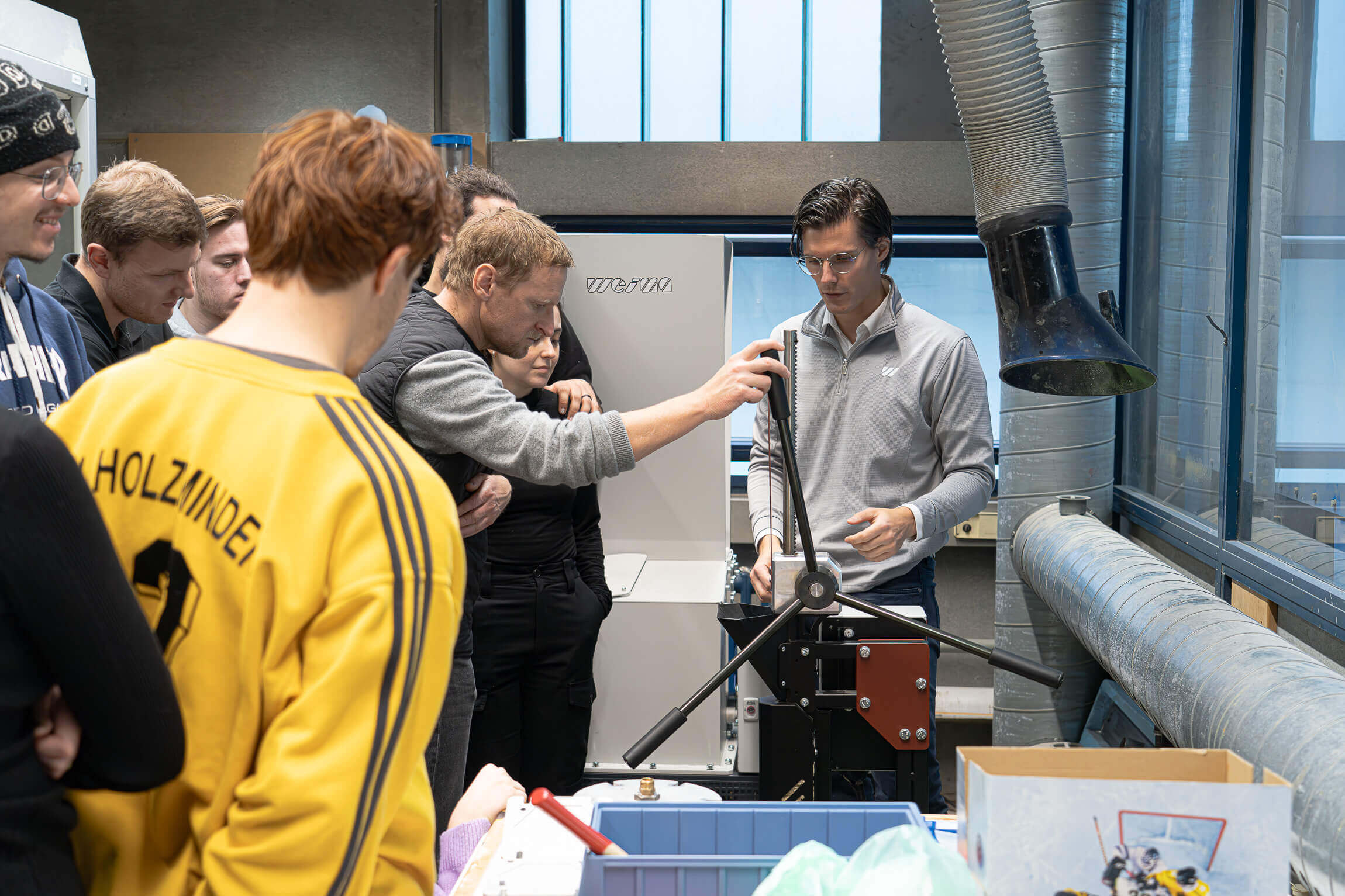 WEIMA employee explains injection moulding technology to students