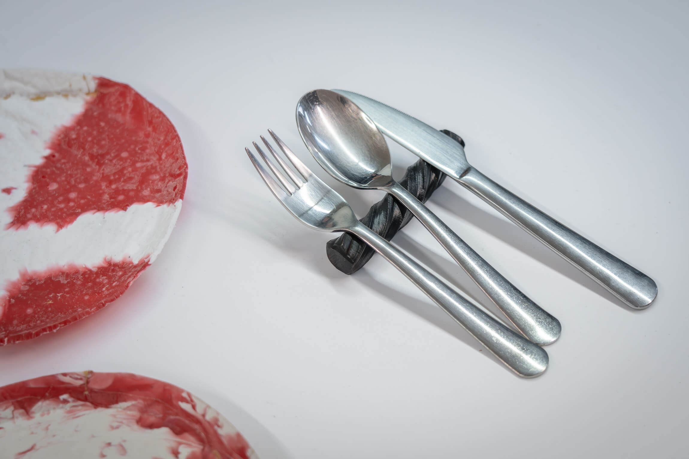 Recycled cutlery holder with cuttlery on top of it