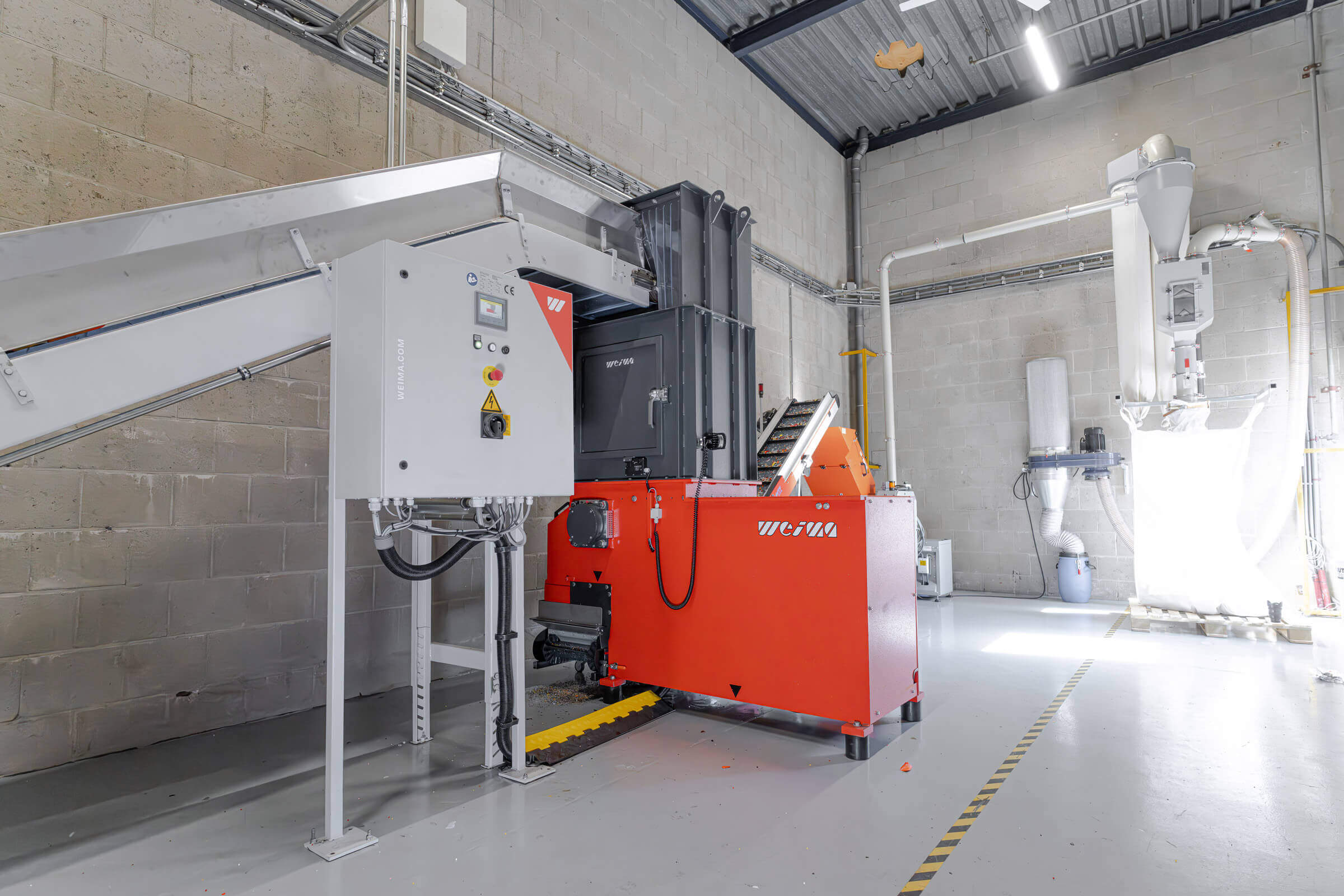 WEIMA WLK 4 shredder at Record Industry with conveyor technology
