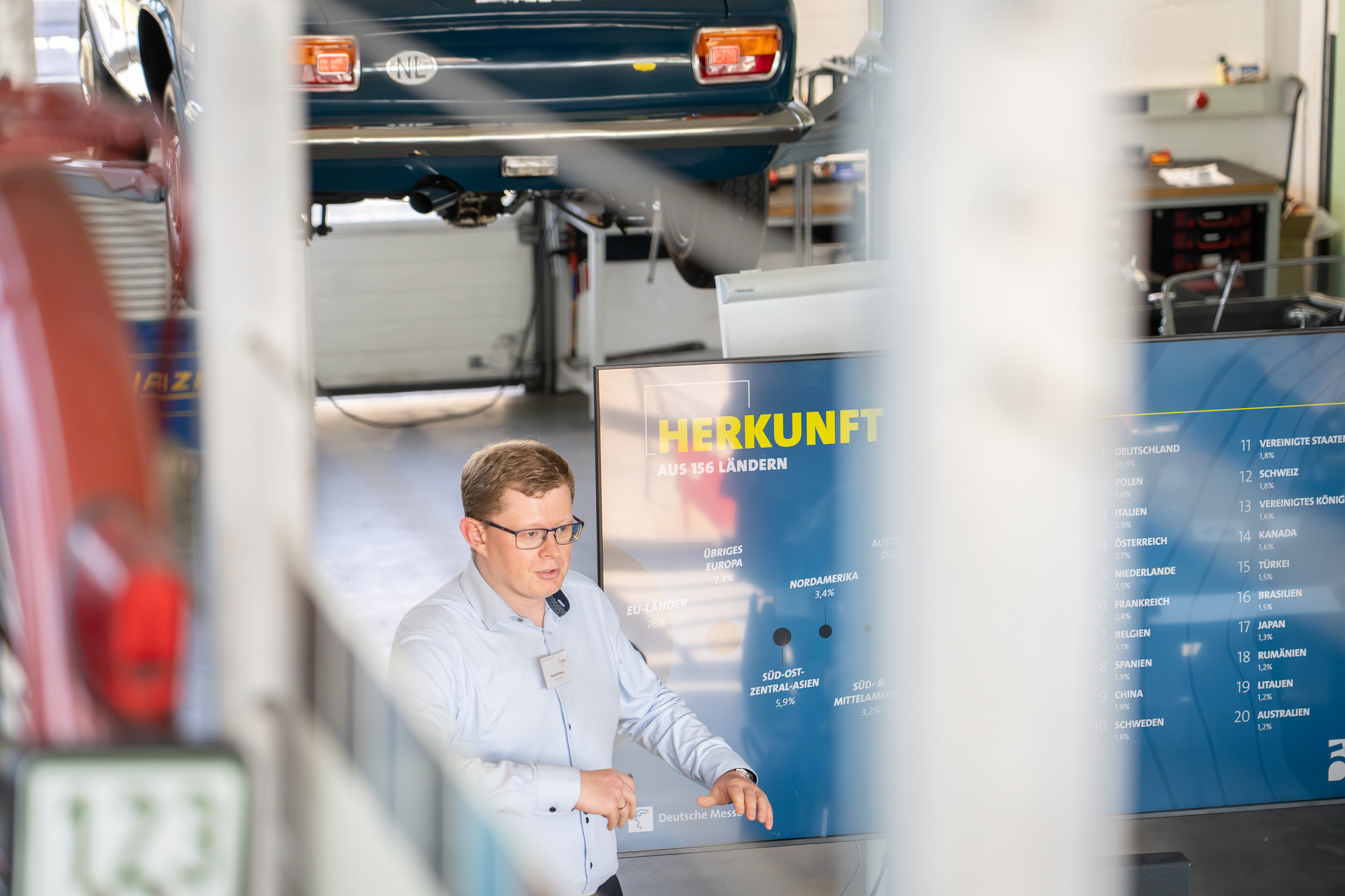 Man sieht einen Mann der einen Vortrag zur LIGNA hält