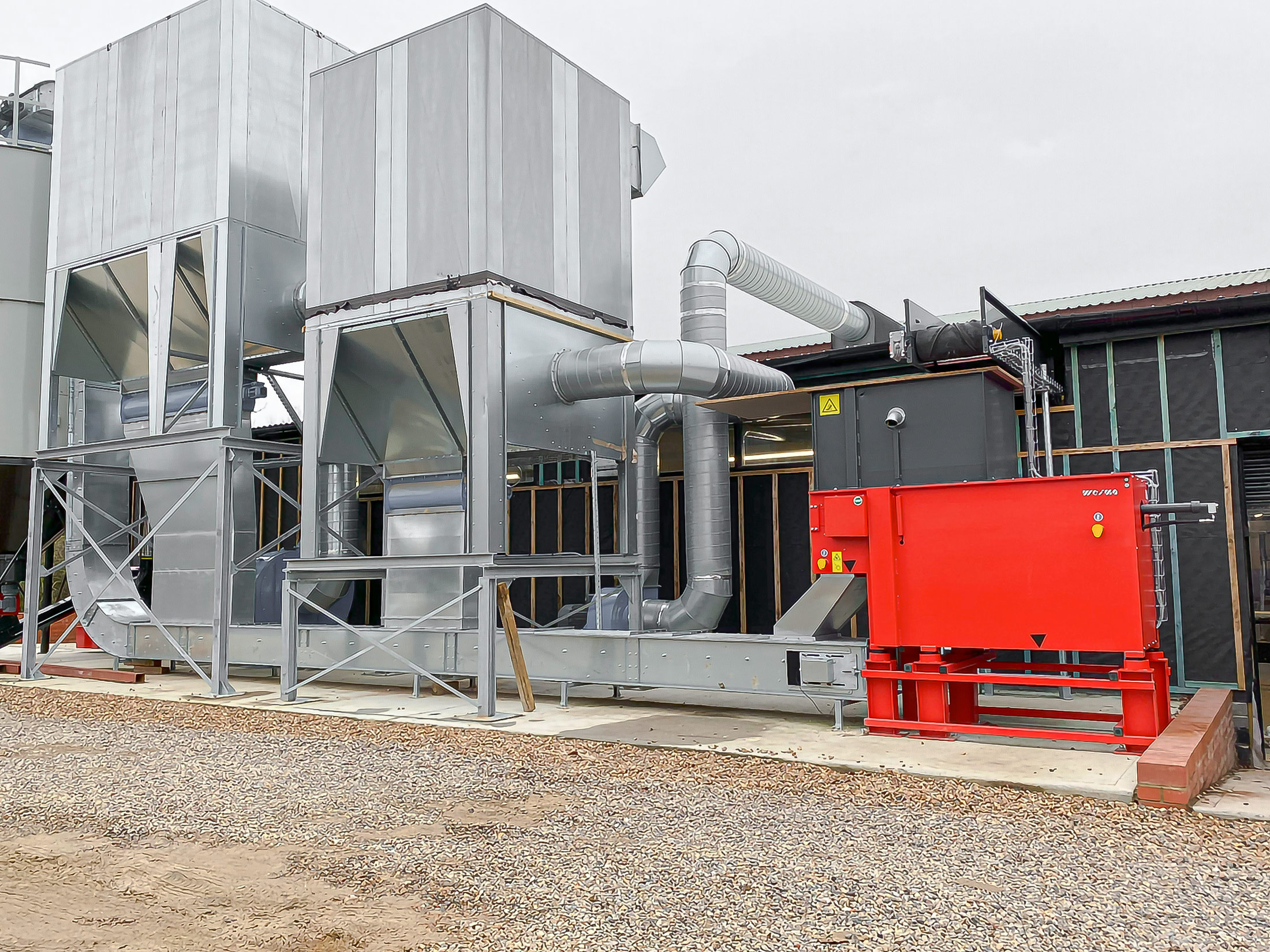 WEIMA WLK 6 S shredder as part of a large-scale extraction system in an outdoor installation