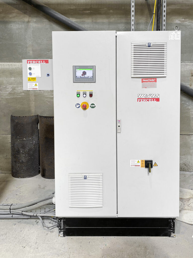 Schaltschrank des W5.14 Shredders mit Bedienpanel