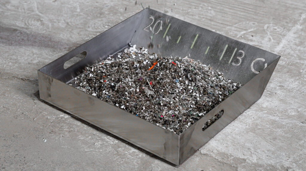 Metallschale mit Feinfraktion