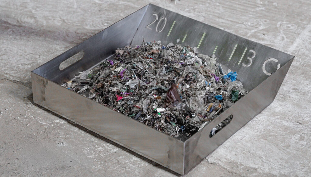 Metallschale mit Ersatzbrennstoff