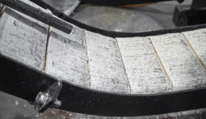 PU Schaum Briketts in einem Austragskanal