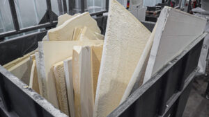 PU Schaum Platten in einem WEIMA Shredder Trichter