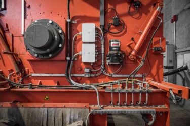 Side view of a WEIMA PowerLine shredder with lubrication lines, bearings, and cables